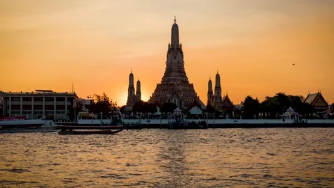 Sunset timelapse view of the Wat Arun Buddhist temple Stock Footage 265474547