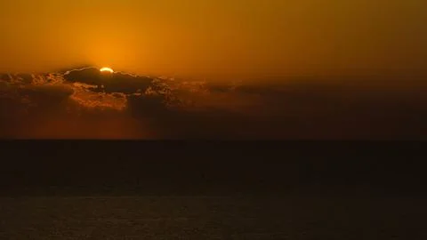 Sunset timelapse view: yellow bright sun disc on natural orange sky backgro.. Stock Photos