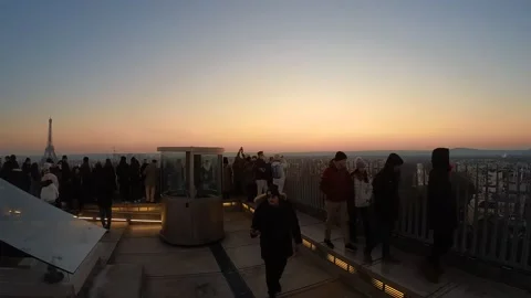 Sunset on top of L'Arc de Triomphe Paris 스톡 동영상 231235324