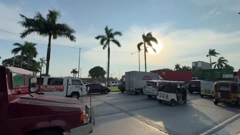 Sunset Traffic Flow in Manila 4K 60fps 스톡 동영상 338400355
