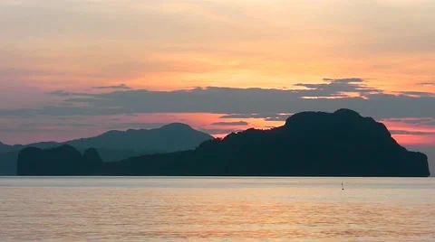 Sunset on a tropical island. Video stock 44220929