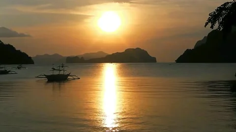 Sunset on a tropical island. 스톡 동영상 44221075