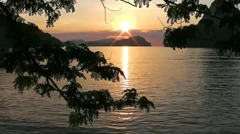 Sunset on a tropical island. Video stock 44221112
