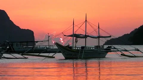 Sunset on a tropical island. 스톡 동영상 63386291