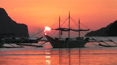 Sunset on a tropical island. 스톡 동영상 63386307