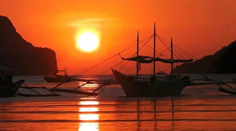 Sunset on a tropical island. 스톡 동영상 63386376