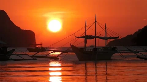 Sunset on a tropical island. 스톡 동영상 63386452