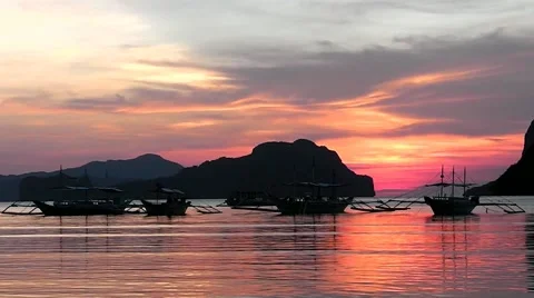 Sunset on a tropical island. 스톡 동영상 64546613