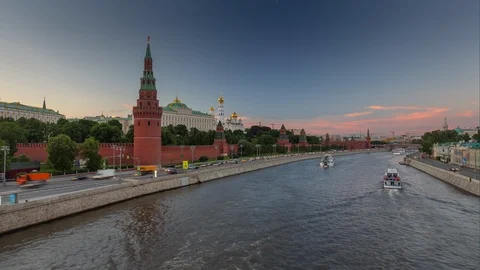 Sunset twilight moscow river kremlin traffic panorama 4k timelapse russia Stock Footage 86409638