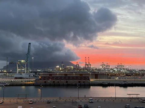 Sunset Under Heavy Clouds Foto stock