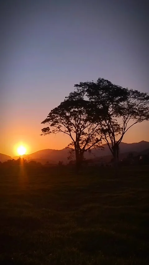 Sunset on a very hot day. Stock Footage 327247456