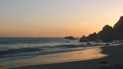 Sunset view of the beach at El Matador State Park in Malibu Stock Footage 118799583