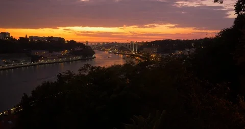 Sunset View of the Bridge Ponte da Arrabida in Porto, Portugal Video stock 120295779
