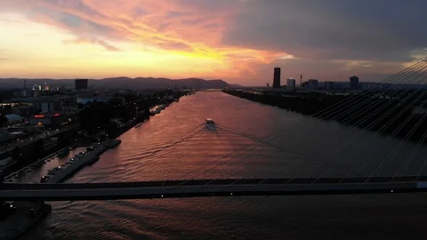 Sunset view of bridge with skyscraper and downtown of vienna Stock Footage 116718168