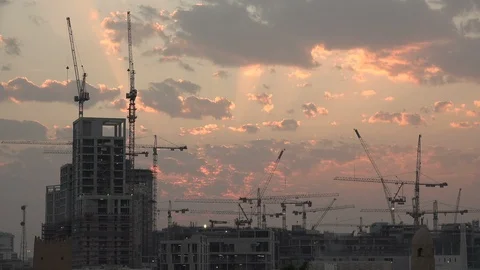 Sunset view of cranes and construction sites in Doha, Qatar 스톡 동영상 85864034
