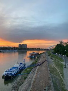 Sunset view of the Danube River with docked boats in Novi Sad, Serbia Fotos de archivo