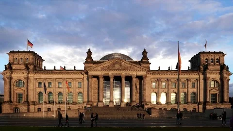 Sunset view of the front of the reichstag building in berlin, germany Stock Footage 84591172