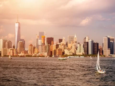Sunset with a view of the Manhattan skyline Stock Photos