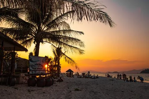 Sunset view at North Point Beach in Koh Lipe, Satun, Thailand Fotos de archivo