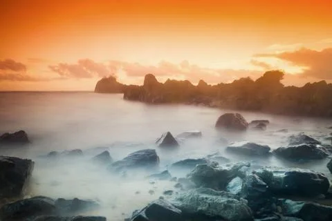 Sunset view over the beach with rock Foto stock