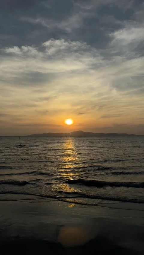 Sunset view from the Pattaya  toward Koh Lan island Stock Footage 346248130