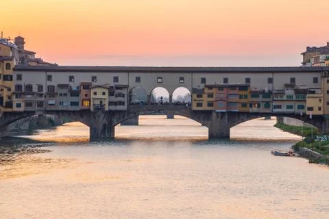 Sunset view at Ponte Vecchio bridge in Florence, Tuscany, Italy Fotos de archivo