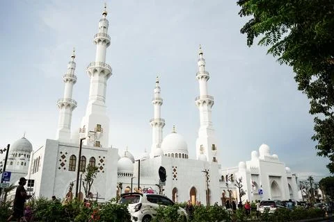 Sunset view of the Sheikh Zayed Grand Mosque in Surakarta, Central Java, In.. Stock Photos