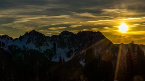 Sunset View of the Tatoosh Range from the Skyline Trail in Mount Rainier Nationa Video stock 332143504