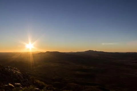 Sunset view from the the top of Mount Sonder just outside of Alice Springs, W Foto stock