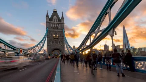 Sunset view of the Tower Bridge in London with tourists walking Video stock 320373778