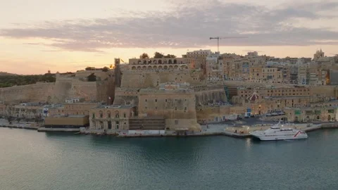 Sunset view of Upper Barrakka Gardens in Valletta - capital of Malta island Stock Footage 246934031