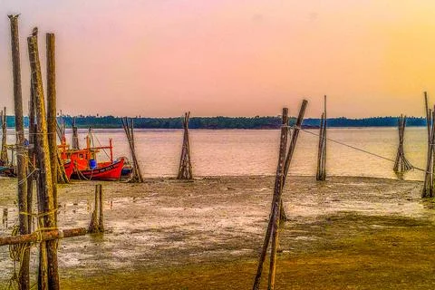 Sunset view while looking at the boat mooring Foto stock