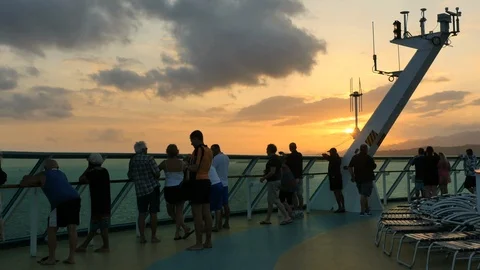 Sunset viewing from a cruise ship Vídeo Stock 123136840