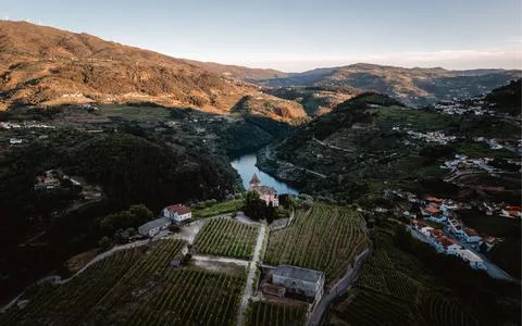 Sunset viewpoint of a Villa looking over the Douro River Fotos Stock