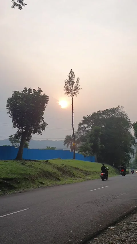 Sunset viwes in the road Stock Footage 243879748