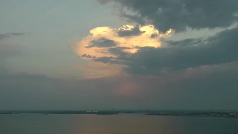 Sunset on the Volga river. 스톡 동영상 81961779