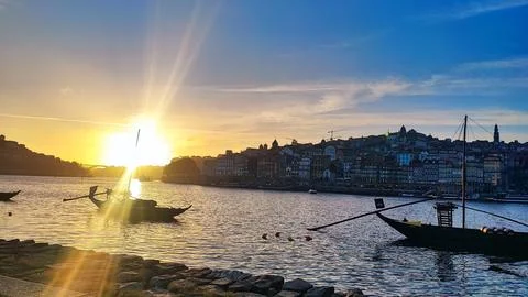 Sunset on the waterfront of the second largest city in Portugal after Lisbon. 스톡 사진