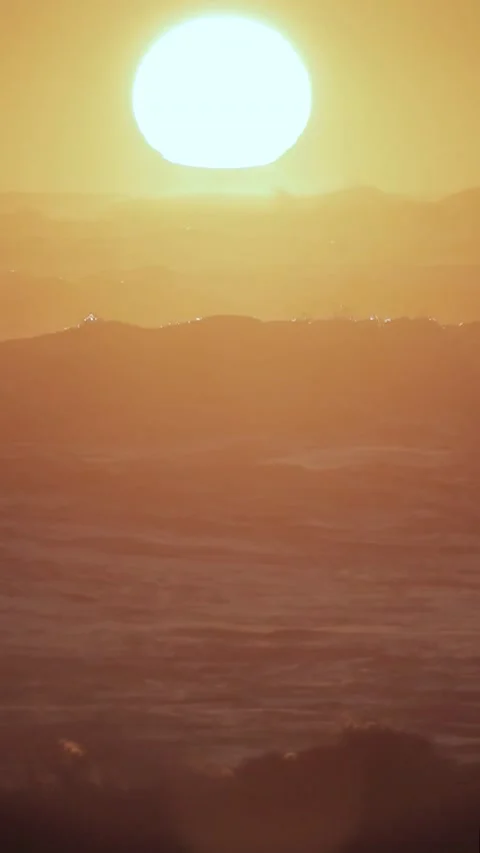 Sunset with the waves and seagulls and birds passing by, direct sound Stock Footage 195113510
