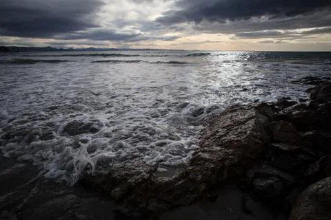 Sunset: Waves on rocks Foto stock