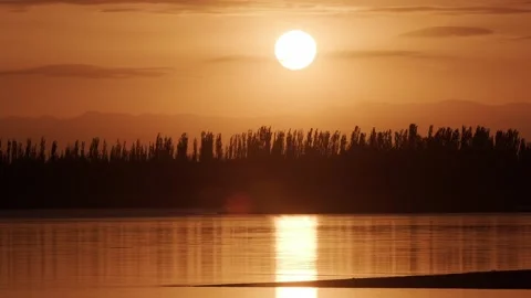 Sunset West Mountain - Sunset River Surface - River Flowing Vídeo Stock 259543238