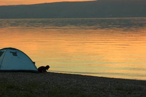 Sunset While Camping on The Sea Of Galilee, Israel 库存照片