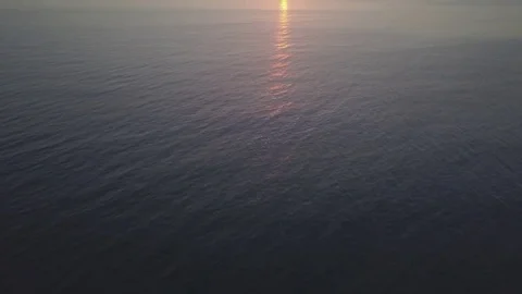 Sunset while flying over the ocean 库存影片 82758318