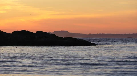Sunset at Wickaninnish Beach in Pacific Rim National Park Видео 42230731