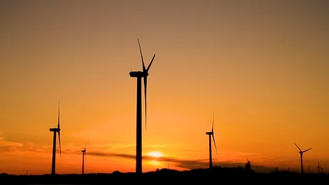 Sunset. Windmill of wind power generation, Chiba Prefecture, Japan. Vidéo 100353294