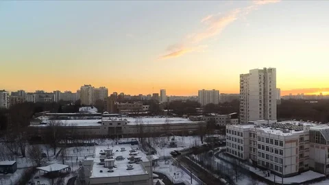 Sunset in winter sky in the city timelapse Video stock 79814935