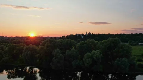 Sunset in Zvenigorod with a view of the Drone Monastery 库存影片 255908290