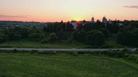 Sunset in Zvenigorod with a view of the Drone Monastery 库存影片 255908336