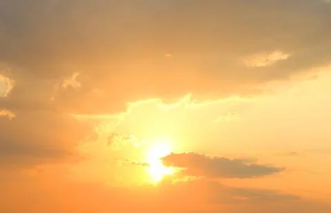 Sunshine with gray cloud and orange light. Foto stock