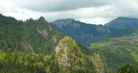 Sunshine passing through and mountain landscape on a cloudy day 動画素材 135552925