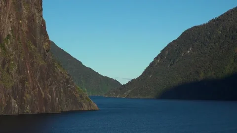 Sunshine sea trip between the high mountains of new zealand Milford Sound Stock-Footage 132062533